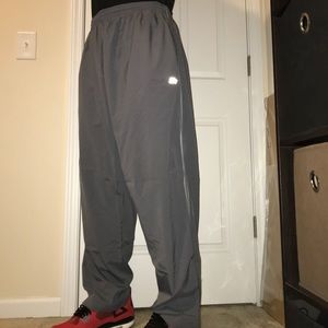 Men’s gray sweatpants